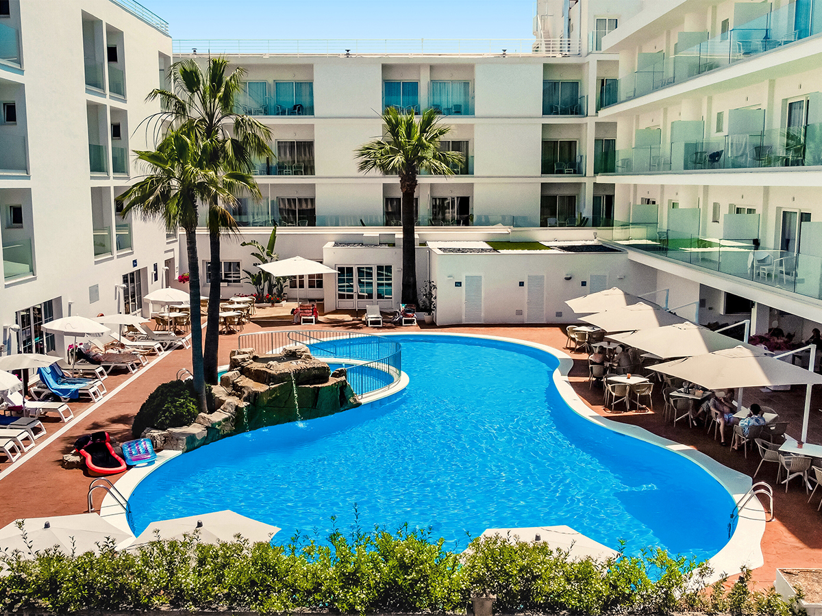 Hotel Capricho & Spa – Zwembad met ligbedden, Cala Ratjada