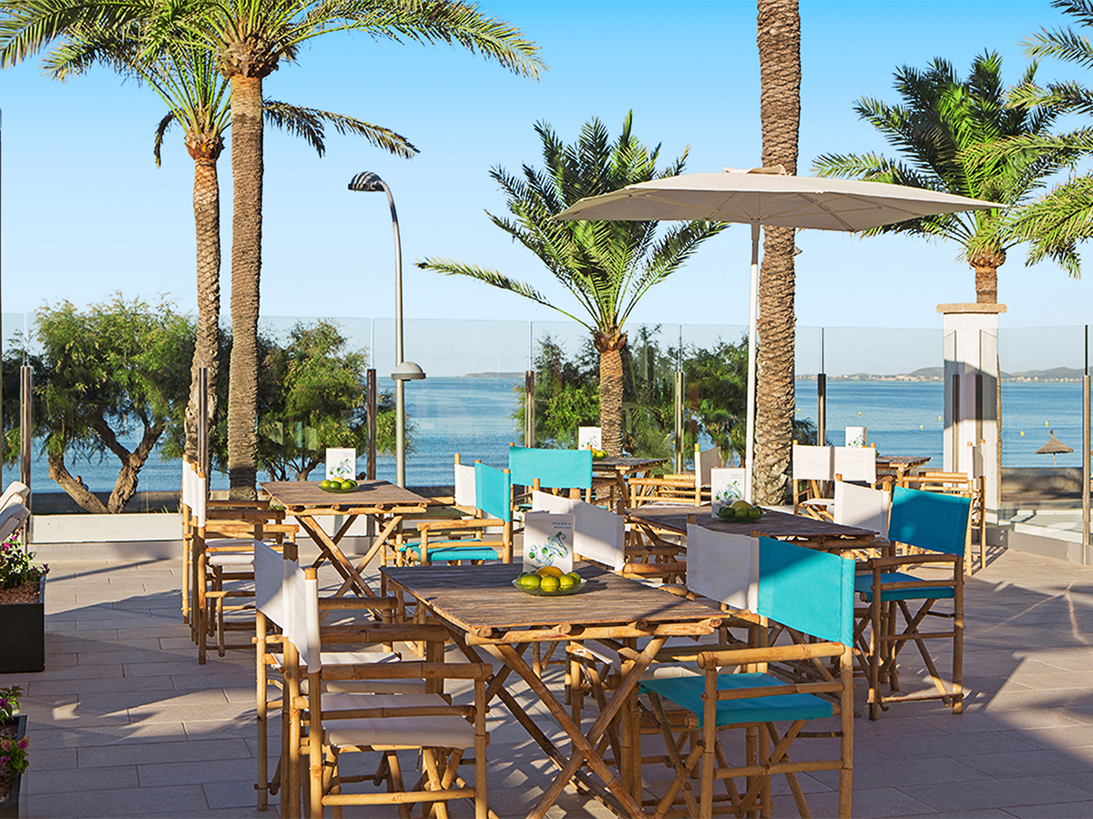 Universal Hotel Neptuno – Terras met palmen, Playa de Palma