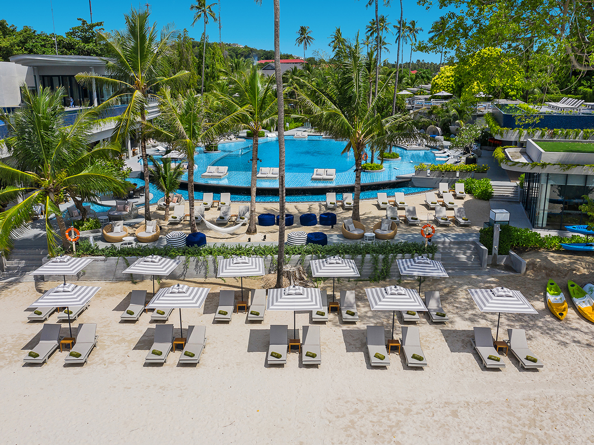 Meliá Koh Samui – Strand met ligbedden, Choeng Mon Beach