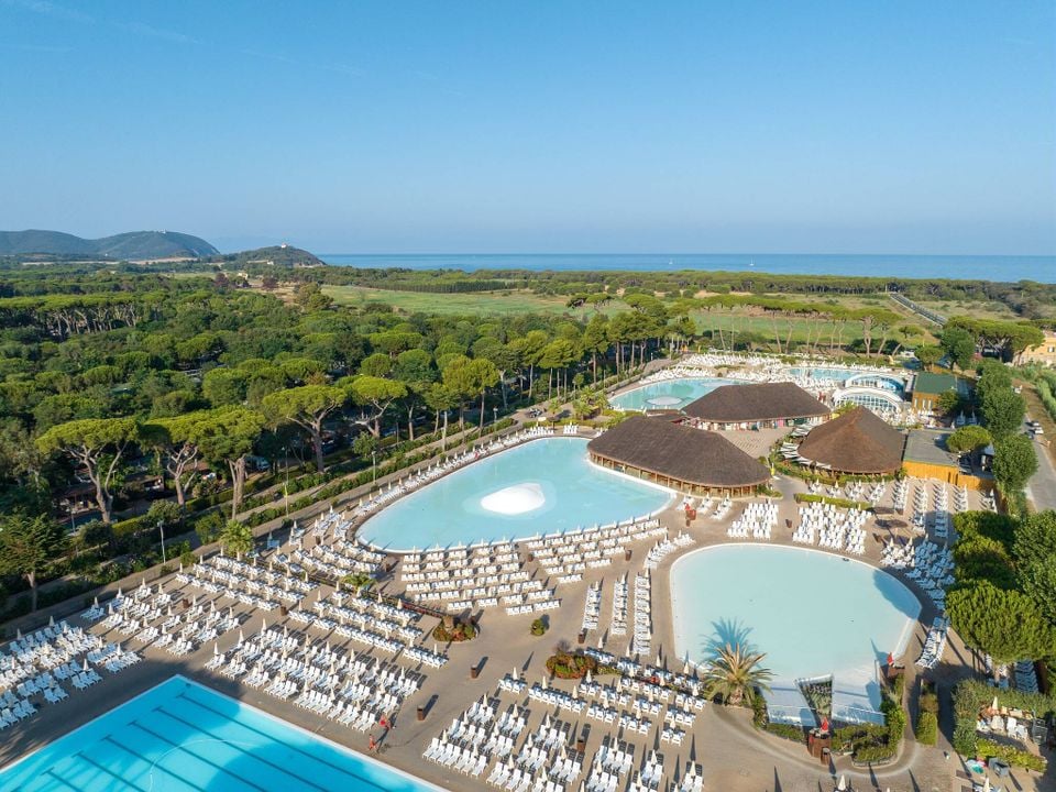 hu Park Albatros village cover