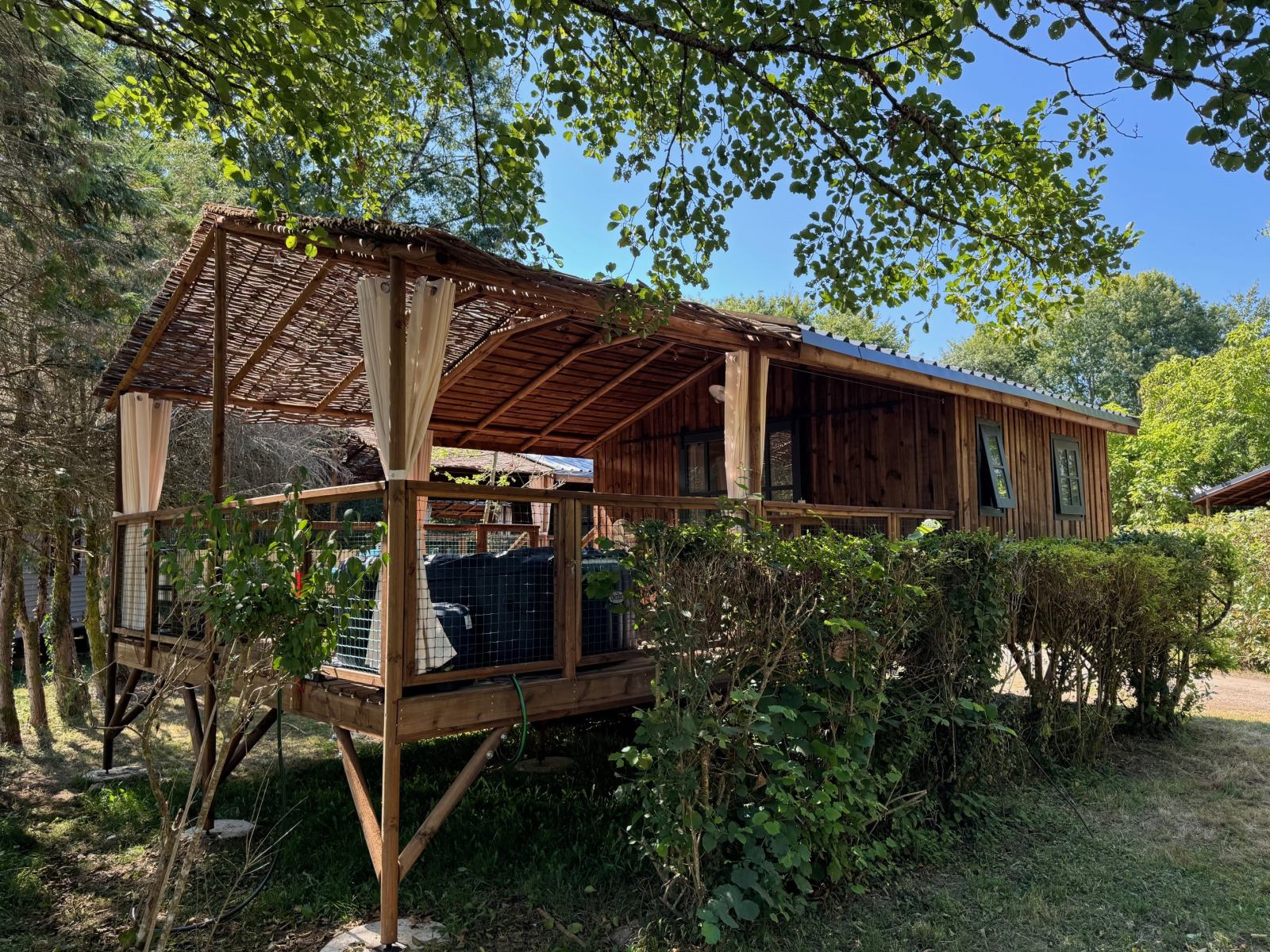 «Charme hut»