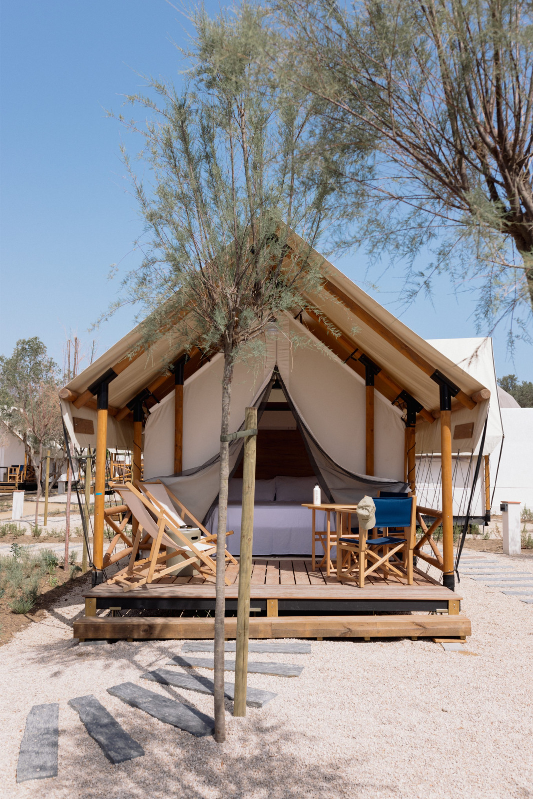 «Glamping Couple»