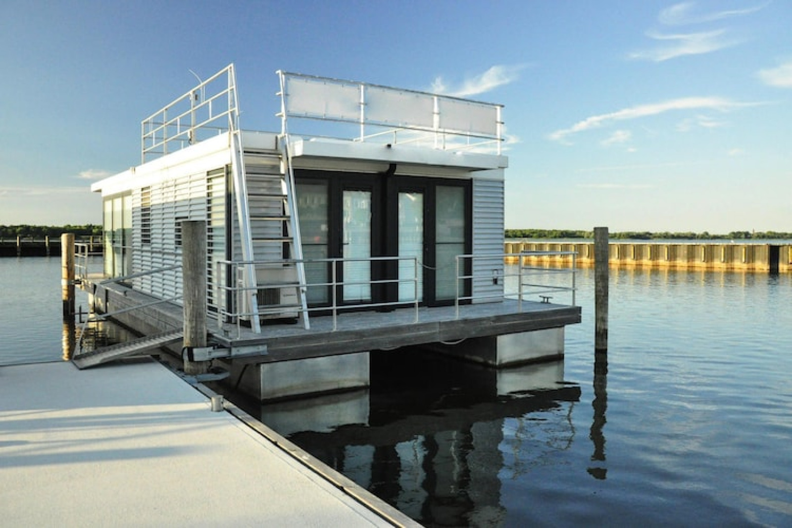Houseboat «Leni»
