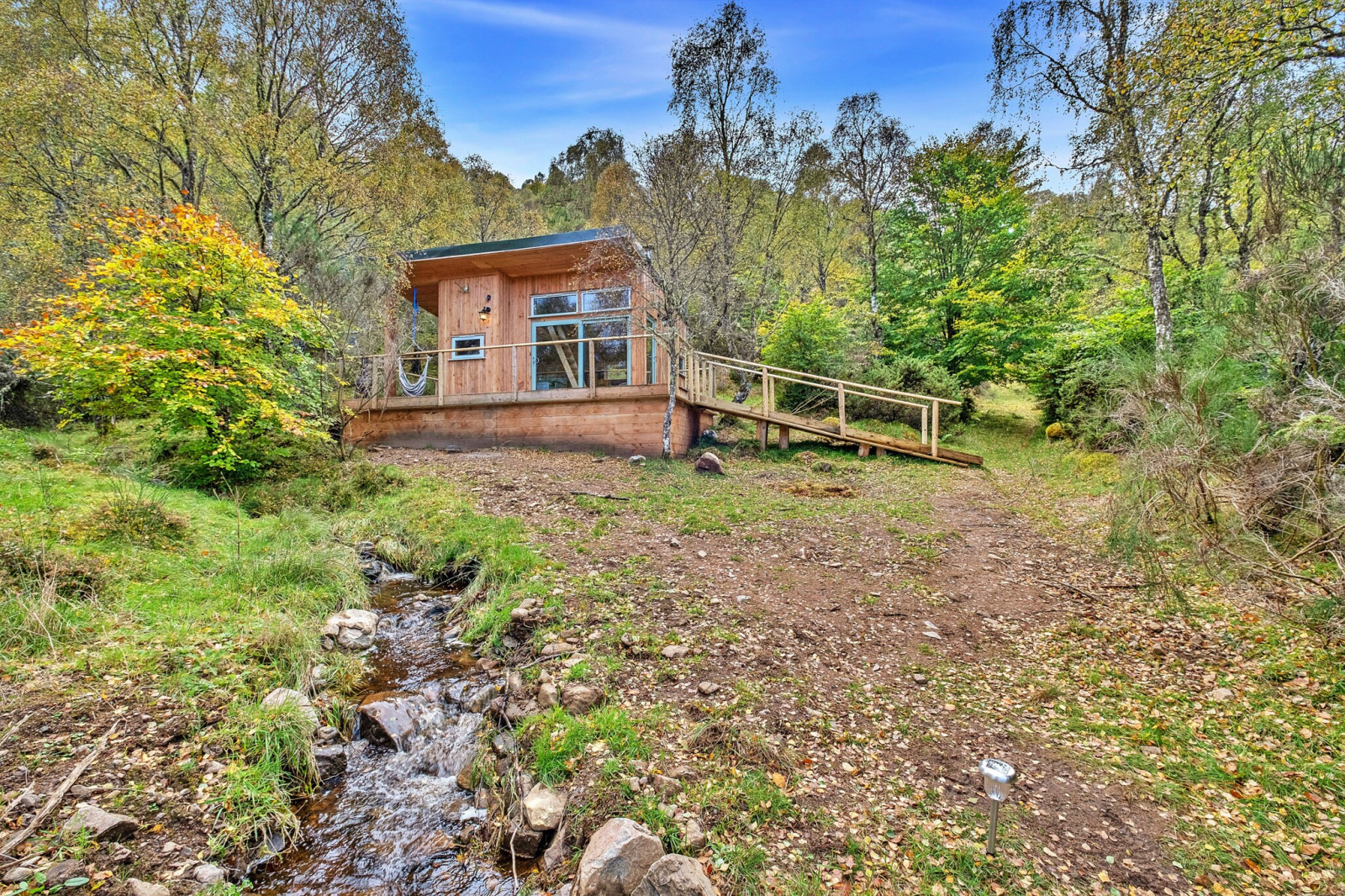 «Cosagach Falls Cabin»