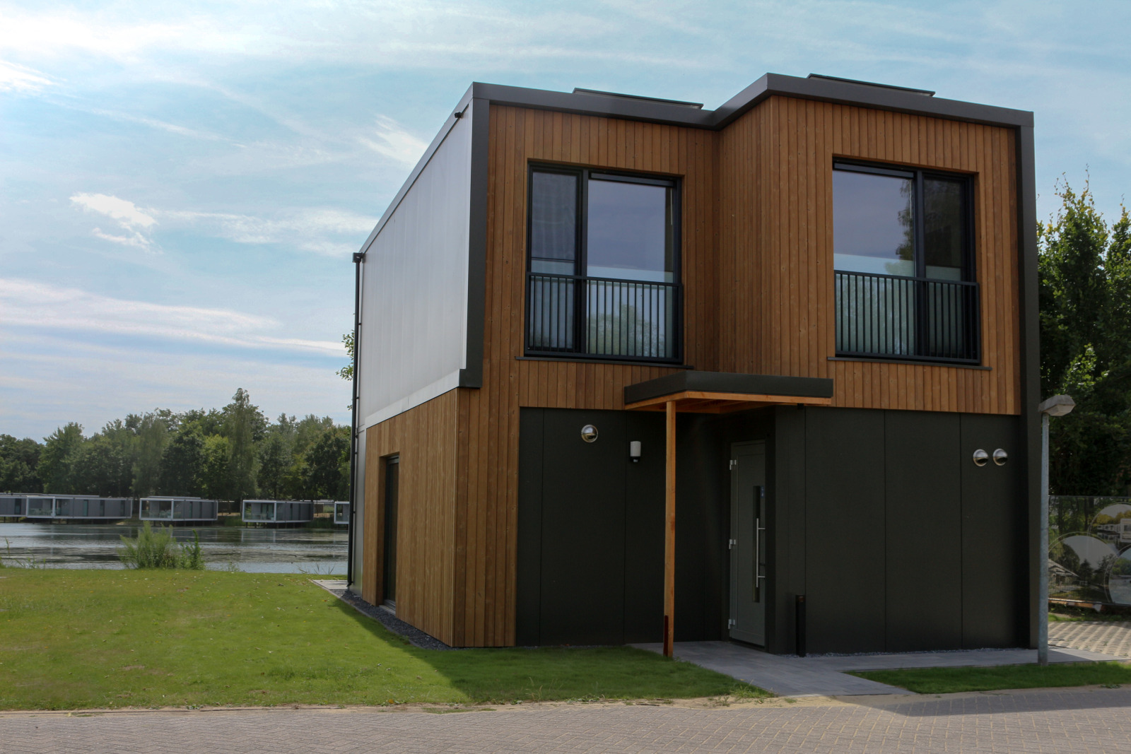 «Lake House»