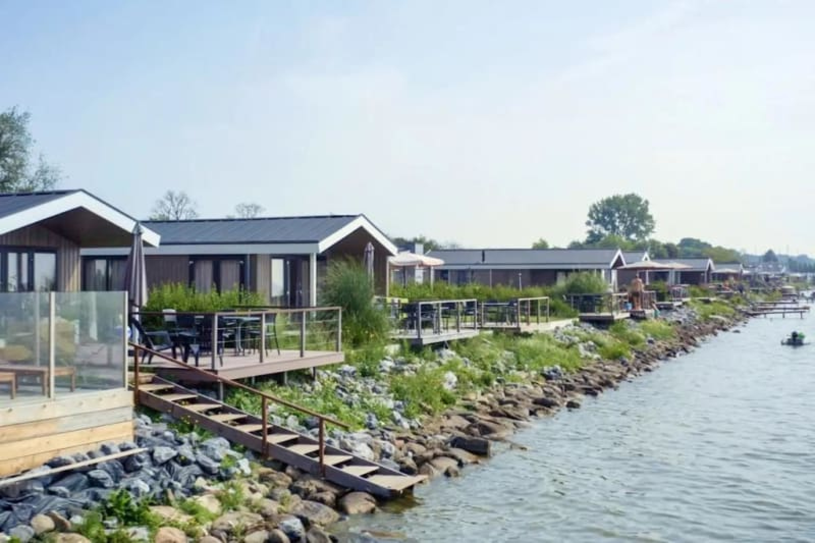«Pavilion Waterfront»