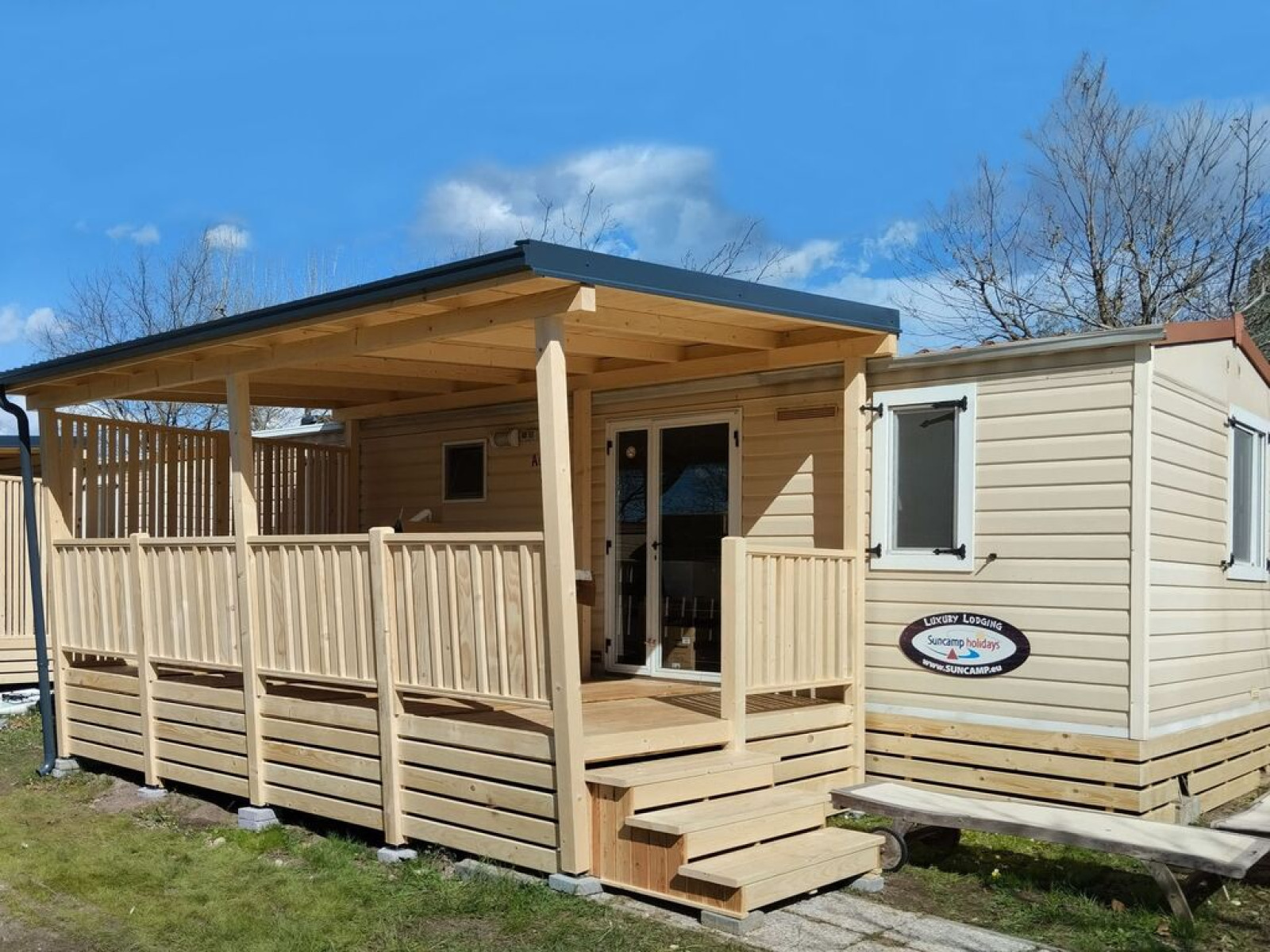 «SunLodge Redwood Premium» cover