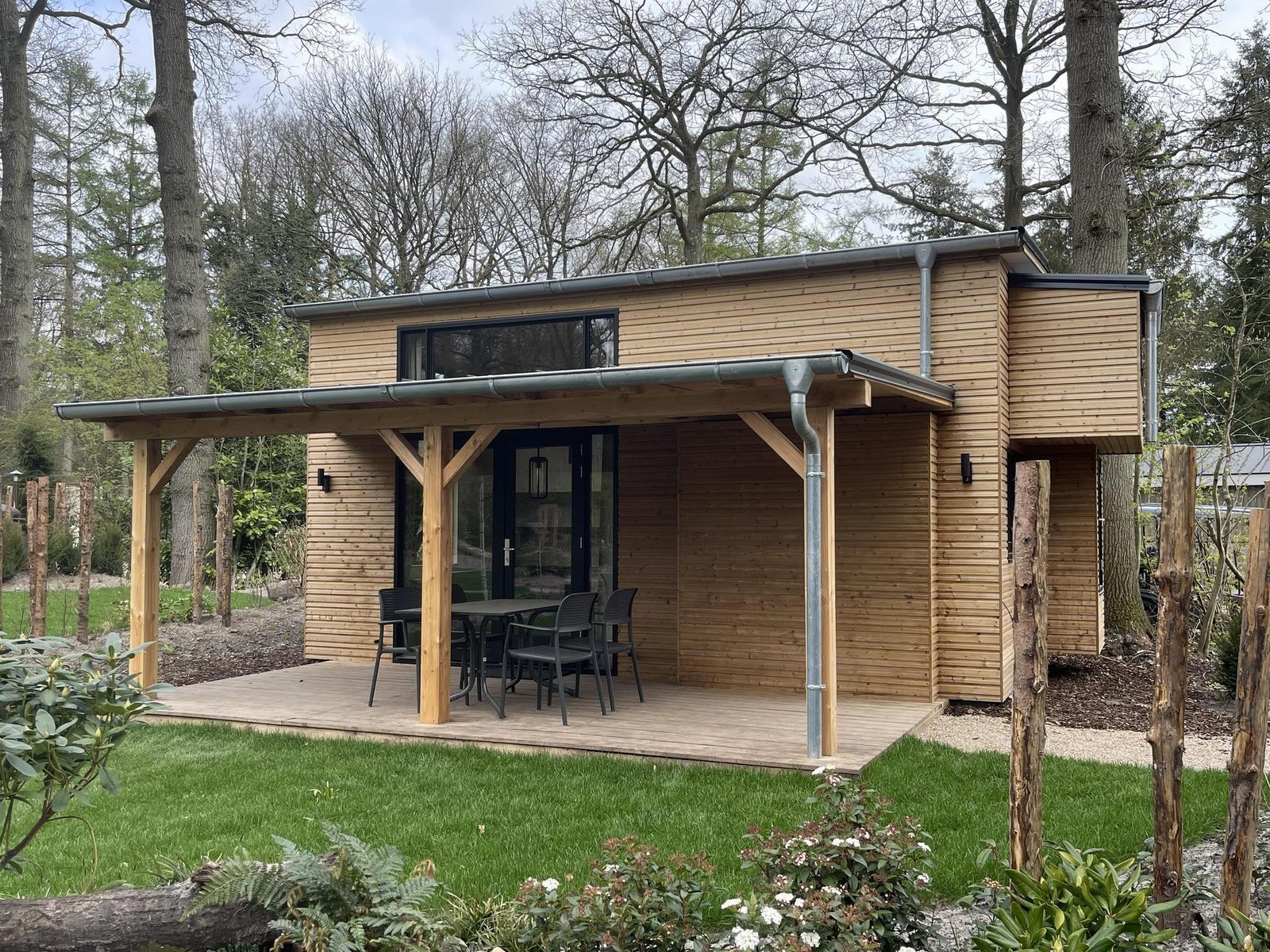 «Tiny kids cottage»