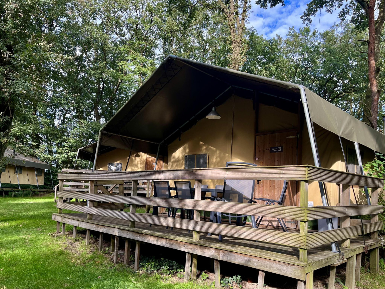 «Summer Lodge»