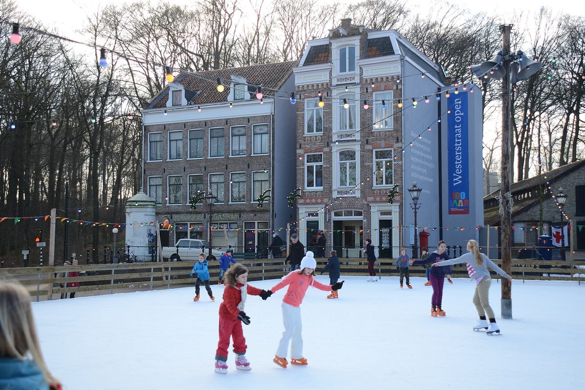 De schaatsbaan in het Nederlands Openluchtmuseum